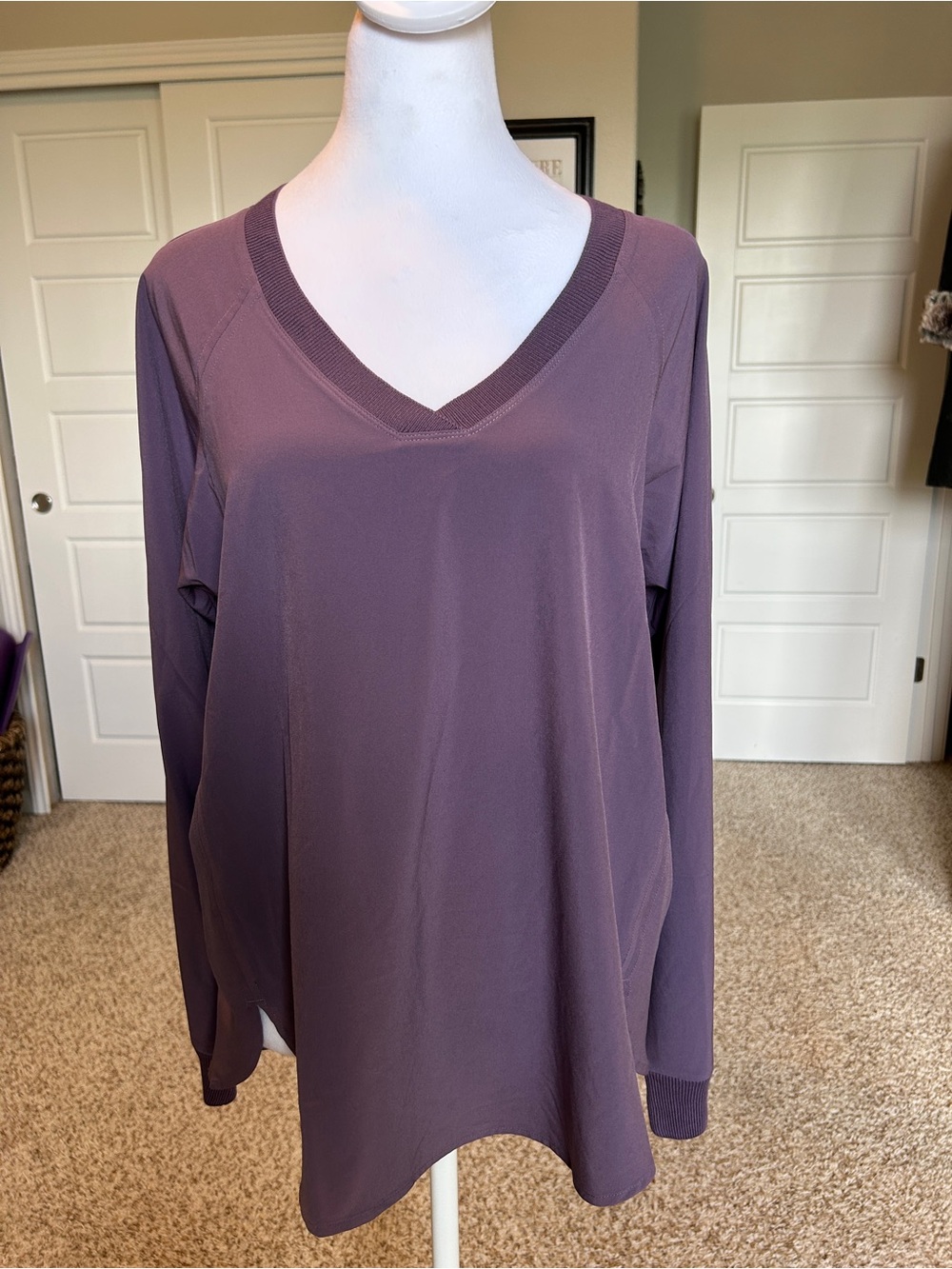 ATHLETA Zephyr Long Sleeve Purple V-neck Tunic Top Women’s Size M